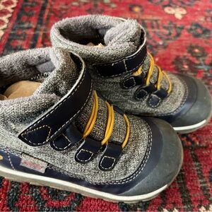 See Kai run. Kids size toddler 9. Excellent condition